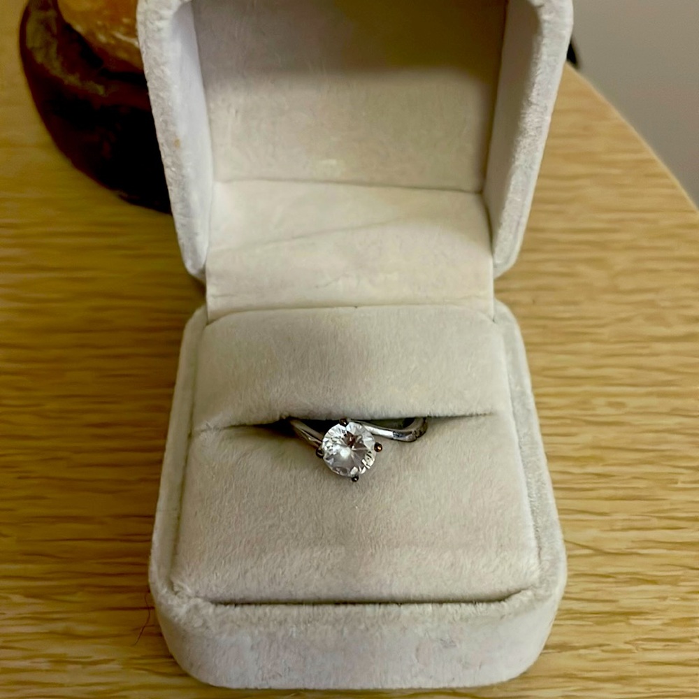 Silver size 6 ring